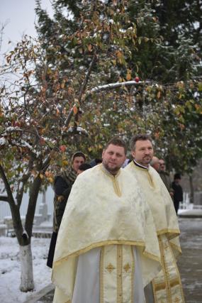 Liturghie arhierească şi sfinţire de casă socială la Parohia Rotărie: „Atunci când ne îmbogățim în Dumnezeu avem de toate”