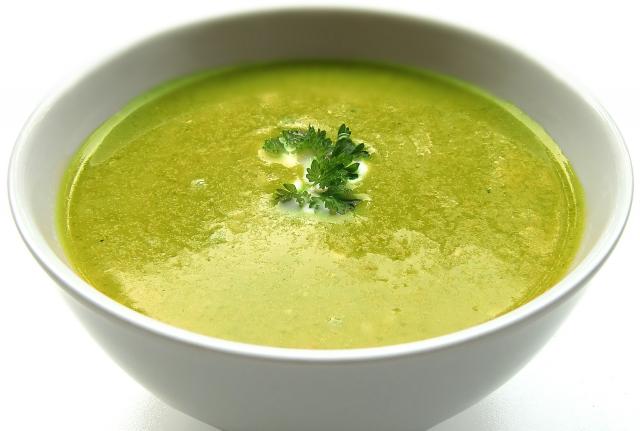 Supă cremă de avocado cu semințe de dovleac