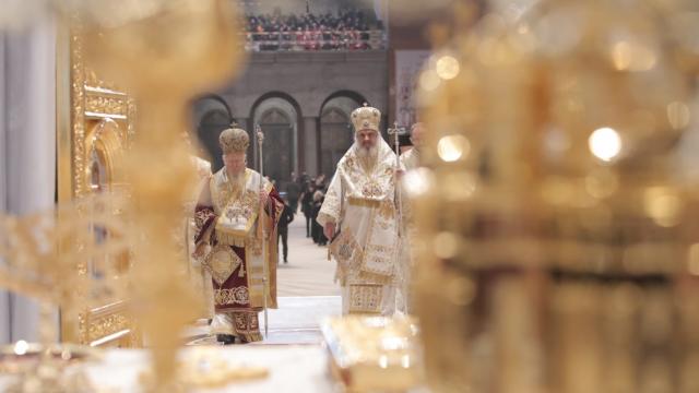 Patriarhul Ecumenic Bartolomeu alături de Patriarhul României oficiază prima Sfantă Liturghie din Catedrala Mântuirii Neamului