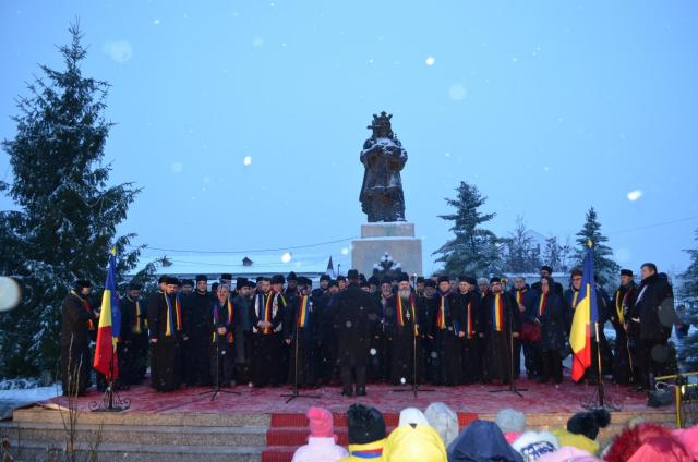 Peste 1400 de copii au primit daruri din partea Episcopiei Hușilor