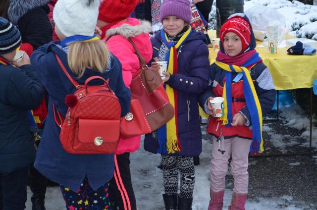 Peste 1400 de copii au primit daruri din partea Episcopiei Hușilor