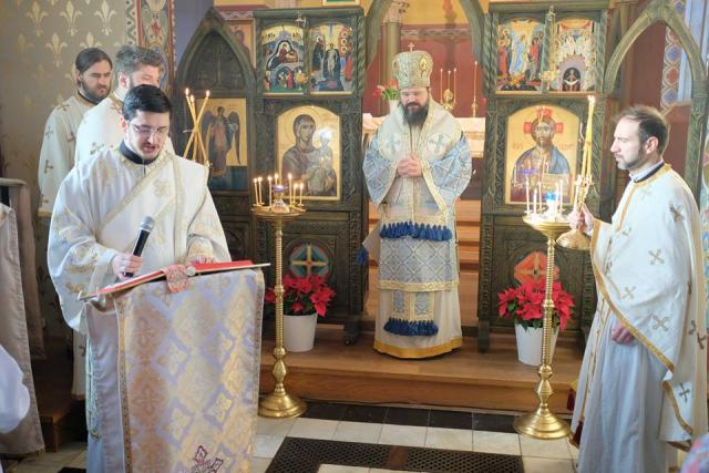 PS Macarie: „Toată jalea și tot chinul acestor vremuri sunt biruite de smerita naștere, în ieslea dobitoacelor, a Pruncului Iisus”