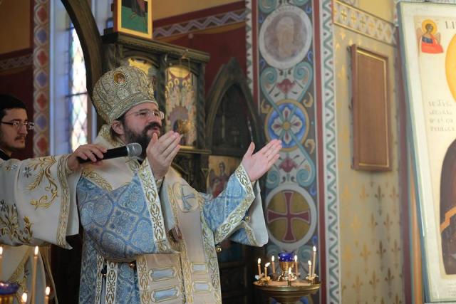 PS Macarie: „Toată jalea și tot chinul acestor vremuri sunt biruite de smerita naștere, în ieslea dobitoacelor, a Pruncului Iisus”