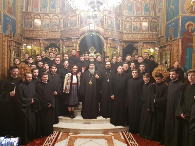 Concertul tradiţional de colinde al Episcopiei Huşilor. PS Ignatie: “Colindele - „o nuntire” a adevărurilor Crăciunului cu neamul nostru!”