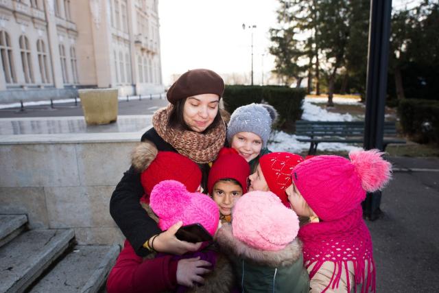 Copiii din Runcu au primit daruri de Sfântul Nicolae în cadrul Proiectului „Cutia cu papucei pentru Ei”: „A fost o zi pe care nu o vom uita niciodată”