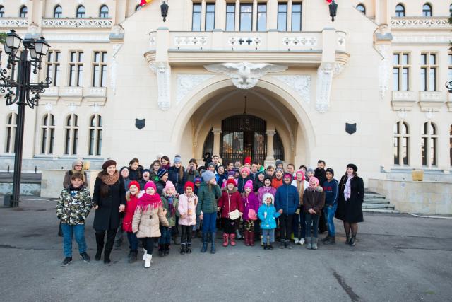 Copiii din Runcu au primit daruri de Sfântul Nicolae în cadrul Proiectului „Cutia cu papucei pentru Ei”: „A fost o zi pe care nu o vom uita niciodată”