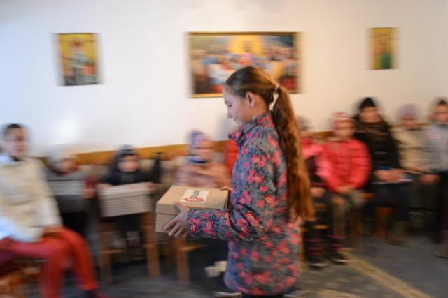 „Cutia cu papucei pentru Ei” continuă să-i ajute pe copii să pășească cu încredere