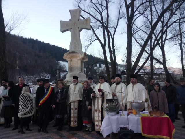 Slujbă de sfințire a monumentului de la Tarcău dedicat Reginei Maria