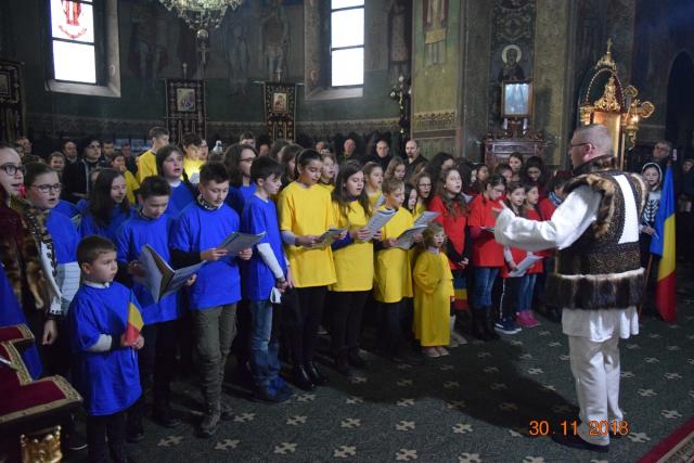 La Câmpulung Moldovenesc, parteneriatul Școală-Biserică a marcat Centenarul Marii Uniri