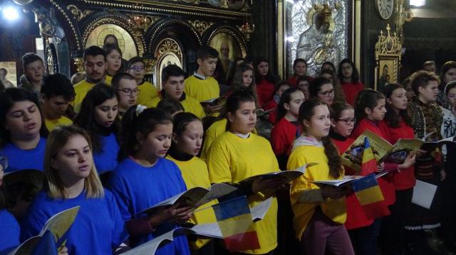 La Câmpulung Moldovenesc, parteneriatul Școală-Biserică a marcat Centenarul Marii Uniri