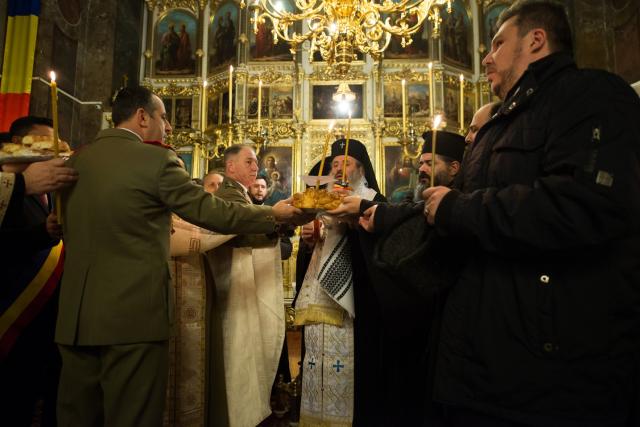 Slujba Parastasului pentru făuritorii Unirii Bucovinei cu Regatul României: „Să se arate duhul unității și în revenirea acasă a teritoriilor încă înstrăinate”