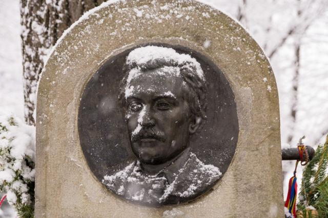 Poetul Mihai Eminescu a fost pomenit la mormântul său din cimitirul Bellu
