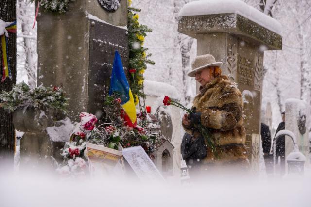 Poetul Mihai Eminescu a fost pomenit la mormântul său din cimitirul Bellu