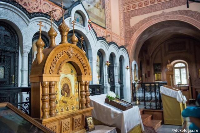 Canon de rugăciune către Preasfânta Născătoare de Dumnezeu şi pururea Fecioara Maria la Sărbătoarea Sfântului Ierarh Atanasie, Arhiepiscopul Alexandriei şi a Sfântului Ierarh Chiril, Arhiepiscopul Alexandriei