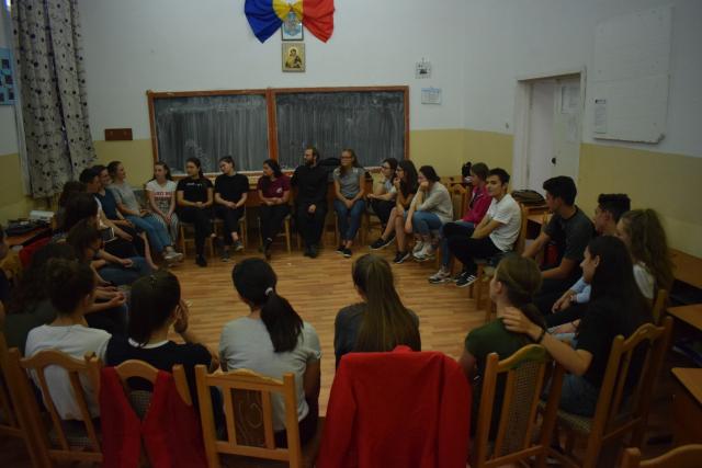 E de ajuns să fii tânăr pentru a fi fericit?