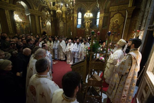 Hram la ctitoria lui Vasile Lupu din Iași: „Având în față chipurile Sfinților Trei Ierarhi, să luăm aminte la icoana viețuirii lor”