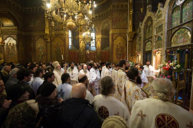 Hram la ctitoria lui Vasile Lupu din Iași: „Având în față chipurile Sfinților Trei Ierarhi, să luăm aminte la icoana viețuirii lor”