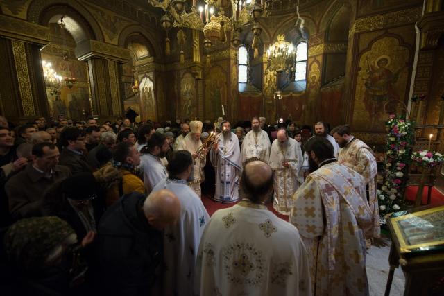 Hram la ctitoria lui Vasile Lupu din Iași: „Având în față chipurile Sfinților Trei Ierarhi, să luăm aminte la icoana viețuirii lor”