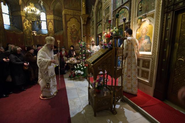 Hram la ctitoria lui Vasile Lupu din Iași: „Având în față chipurile Sfinților Trei Ierarhi, să luăm aminte la icoana viețuirii lor”