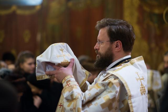 Hram la ctitoria lui Vasile Lupu din Iași: „Având în față chipurile Sfinților Trei Ierarhi, să luăm aminte la icoana viețuirii lor”