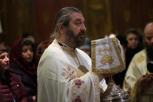 Hram la ctitoria lui Vasile Lupu din Iași: „Având în față chipurile Sfinților Trei Ierarhi, să luăm aminte la icoana viețuirii lor”