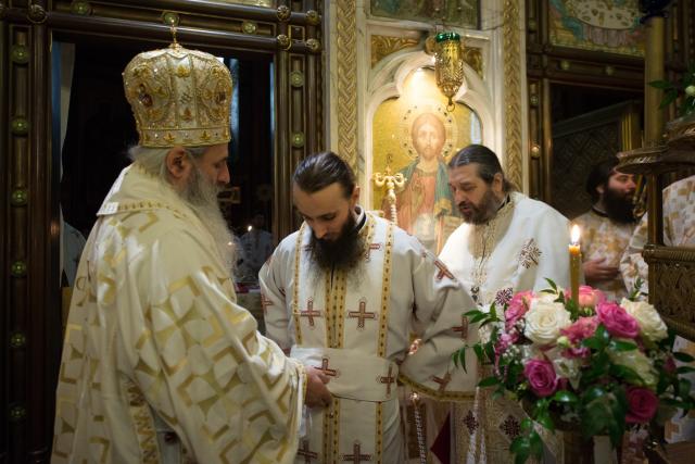 Hram la ctitoria lui Vasile Lupu din Iași: „Având în față chipurile Sfinților Trei Ierarhi, să luăm aminte la icoana viețuirii lor”