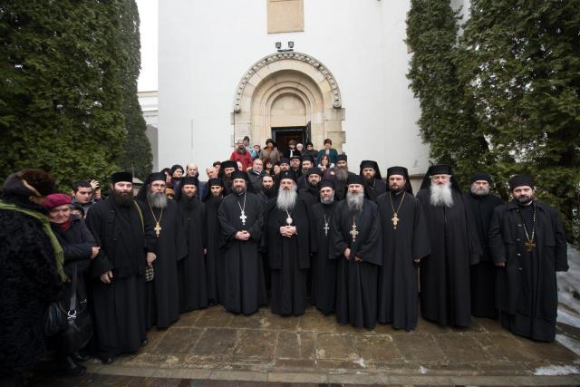 Hram la ctitoria lui Vasile Lupu din Iași: „Având în față chipurile Sfinților Trei Ierarhi, să luăm aminte la icoana viețuirii lor”