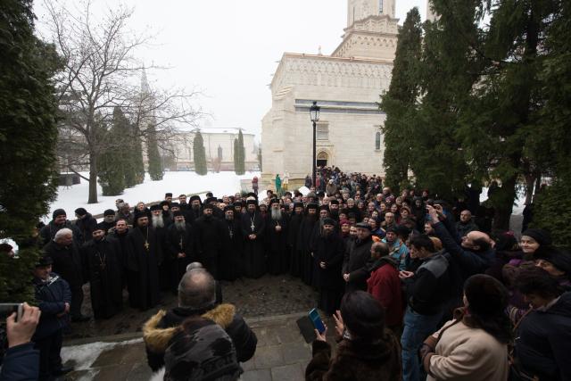 Hram la ctitoria lui Vasile Lupu din Iași: „Având în față chipurile Sfinților Trei Ierarhi, să luăm aminte la icoana viețuirii lor”