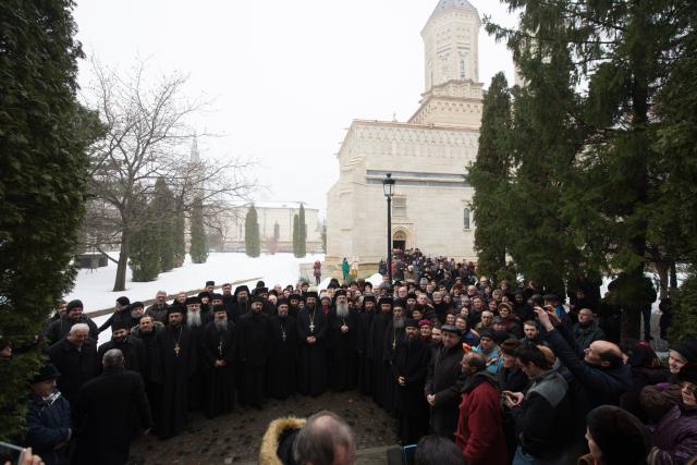 Hram la ctitoria lui Vasile Lupu din Iași: „Având în față chipurile Sfinților Trei Ierarhi, să luăm aminte la icoana viețuirii lor”
