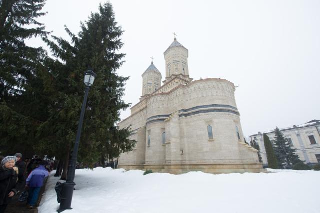 Hram la ctitoria lui Vasile Lupu din Iași: „Având în față chipurile Sfinților Trei Ierarhi, să luăm aminte la icoana viețuirii lor”