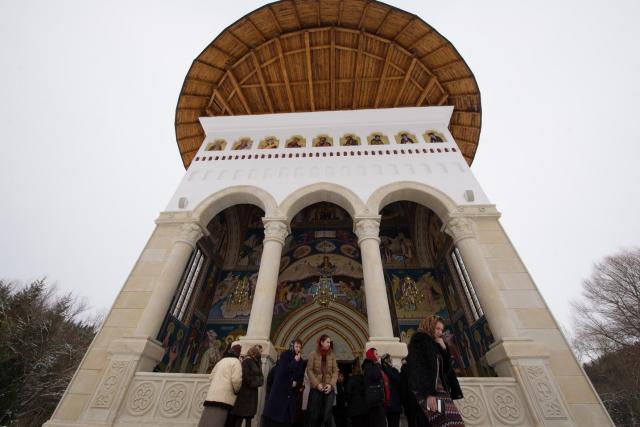 Sfântul Serafim de Sarov, sărbătorit la Mănăstirea Sihăstria Putnei: „Ce judeci la altul în aceea sigur vei cădea”