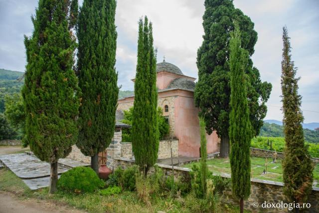 Paraclisul cimitirului Mănăstirii Filoteu
