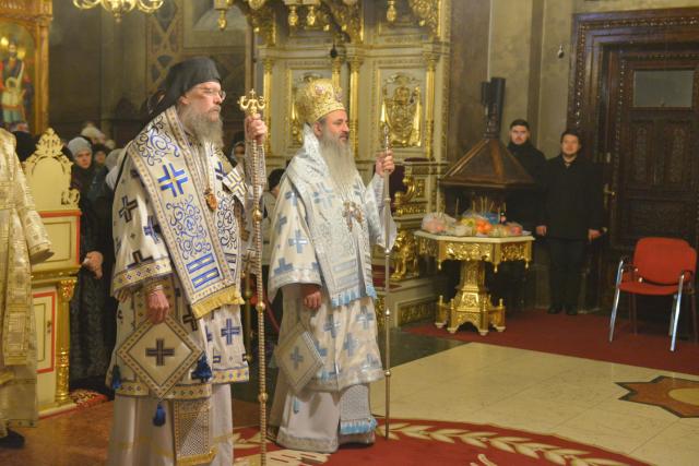 Slujire cu 2 arhierei la Iași: „Sărbătoarea Bobotezei ne arată că Dumnezeu binecuvântează întreaga creaţie”