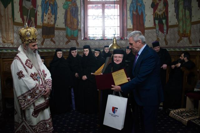 „Crucea Patriarhală” pentru stareța Mănăstirii Vorona: „Maica Teofana a trebuit să se facă tuturor toate”