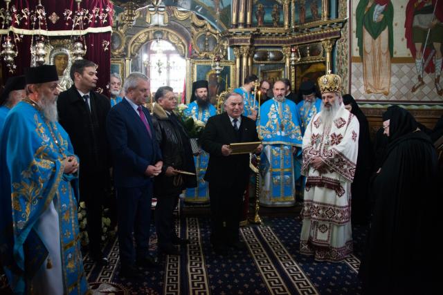 „Crucea Patriarhală” pentru stareța Mănăstirii Vorona: „Maica Teofana a trebuit să se facă tuturor toate”