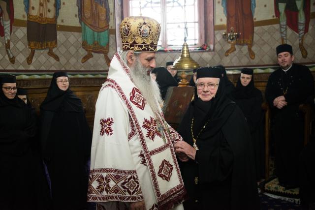 „Crucea Patriarhală” pentru stareța Mănăstirii Vorona: „Maica Teofana a trebuit să se facă tuturor toate”