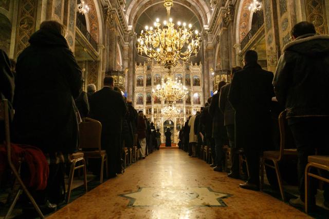 „Cercetători ori oameni de profesie, dorim fiecare să contribuim cu o iotă la viaţa Bisericii”