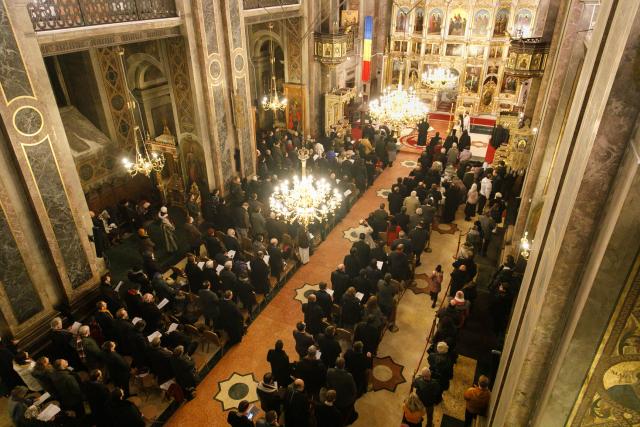 „Cercetători ori oameni de profesie, dorim fiecare să contribuim cu o iotă la viaţa Bisericii”