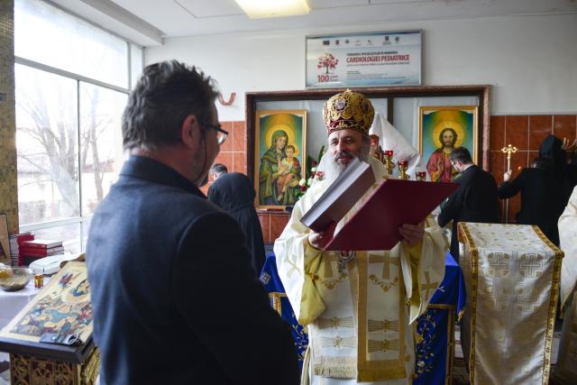 IPS Părinte Mitropolit Teofan a slujit Sfânta Liturghie la Spitalul Clinic de Urgenţă pentru Copii „Sfanta Maria” din Iași