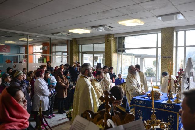 IPS Părinte Mitropolit Teofan a slujit Sfânta Liturghie la Spitalul Clinic de Urgenţă pentru Copii „Sfanta Maria” din Iași