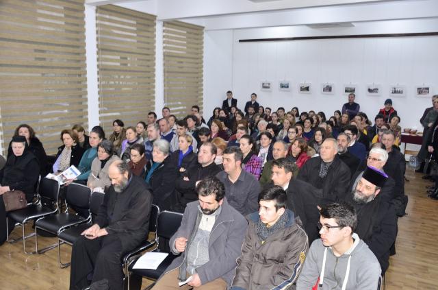 Conferințe la Târgu - Neamț: Cine nu-și apără copii pune în pericol viitorul României