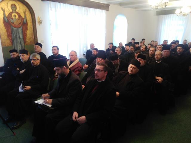 Conferințe la Târgu - Neamț: Cine nu-și apără copii pune în pericol viitorul României