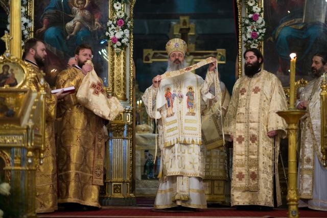 Hram la Catedrala mitropolitană din Iași: „Creștinul ortodox este închinat lui Dumnezeu, este îmbisericit, este altoit ca o ramură pe trunchiul Bisericii”