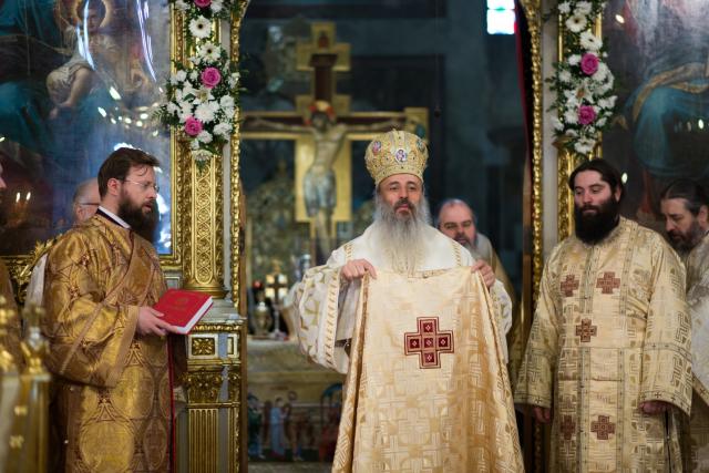 Hram la Catedrala mitropolitană din Iași: „Creștinul ortodox este închinat lui Dumnezeu, este îmbisericit, este altoit ca o ramură pe trunchiul Bisericii”