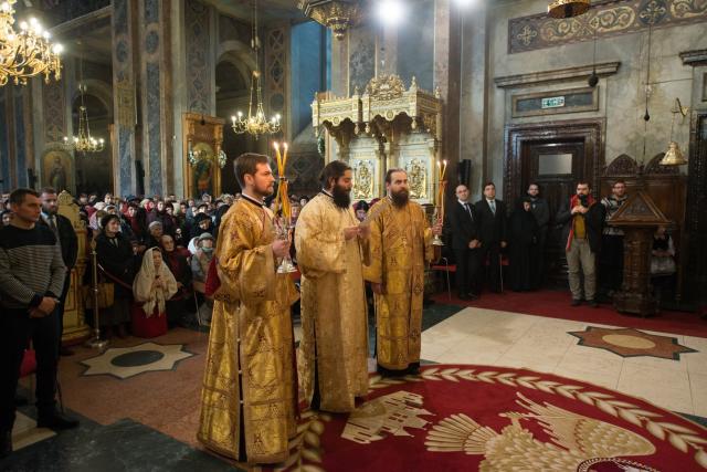 Hram la Catedrala mitropolitană din Iași: „Creștinul ortodox este închinat lui Dumnezeu, este îmbisericit, este altoit ca o ramură pe trunchiul Bisericii”