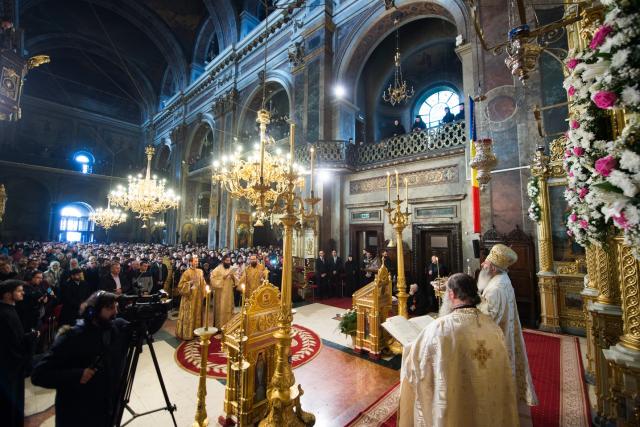 Hram la Catedrala mitropolitană din Iași: „Creștinul ortodox este închinat lui Dumnezeu, este îmbisericit, este altoit ca o ramură pe trunchiul Bisericii”