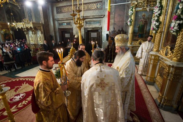 Hram la Catedrala mitropolitană din Iași: „Creștinul ortodox este închinat lui Dumnezeu, este îmbisericit, este altoit ca o ramură pe trunchiul Bisericii”