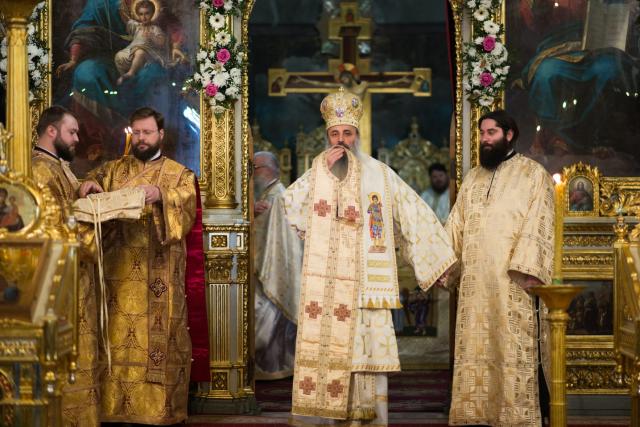 Hram la Catedrala mitropolitană din Iași: „Creștinul ortodox este închinat lui Dumnezeu, este îmbisericit, este altoit ca o ramură pe trunchiul Bisericii”