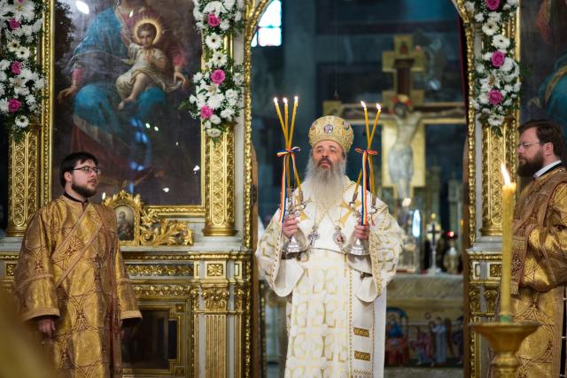 Hram la Catedrala mitropolitană din Iași: „Creștinul ortodox este închinat lui Dumnezeu, este îmbisericit, este altoit ca o ramură pe trunchiul Bisericii”