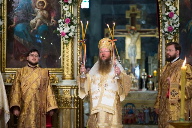 Hram la Catedrala mitropolitană din Iași: „Creștinul ortodox este închinat lui Dumnezeu, este îmbisericit, este altoit ca o ramură pe trunchiul Bisericii”